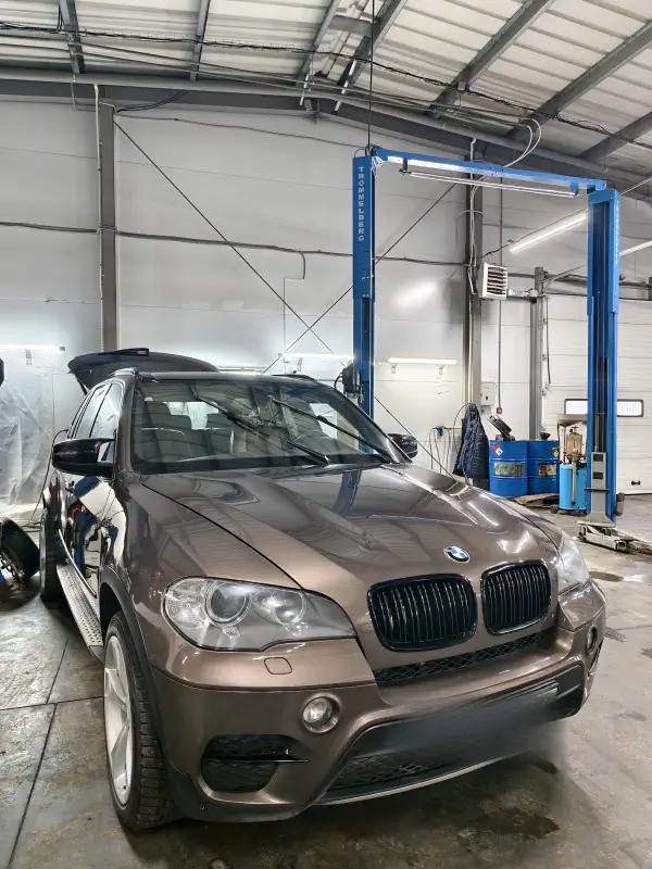 BMW x5 — фото из автосервиса